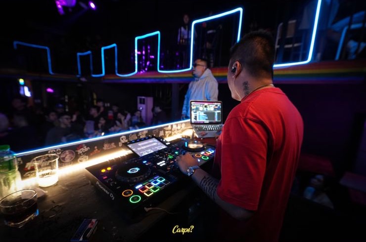 DJ neon booth